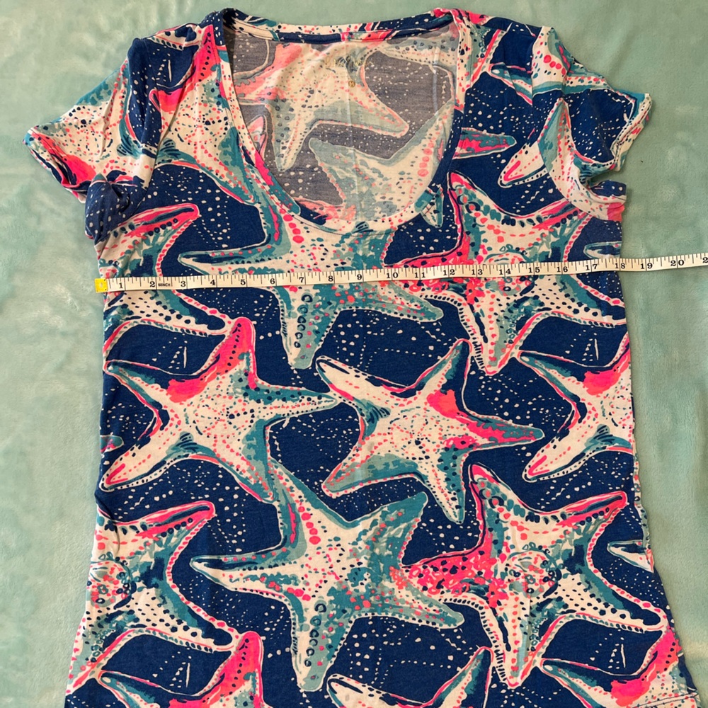 VGUC Lilly Pulitzer starfish V neck T-shirt M